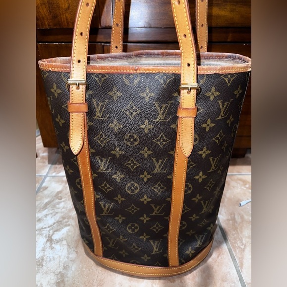 Authentic Louis Vuitton vintage bucket bag. - Picture 2 of 10